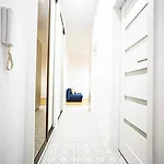 Spacious With 3 Meter Ceilings, Powisle, The Old Town *