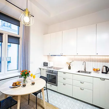 شقة Spacious With 3 Meter Ceilings, Powisle, The Old Town