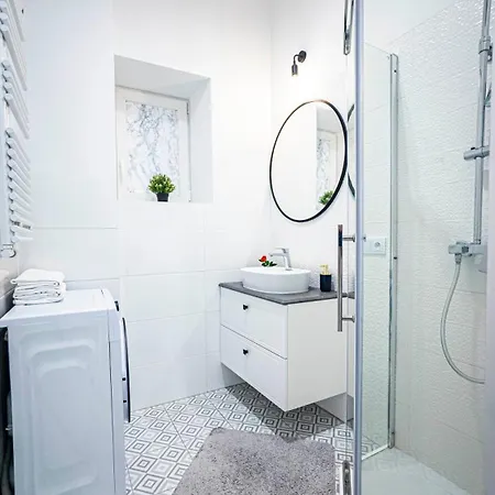 Spacious With 3 Meter Ceilings, Powisle, The Old Town Daire Varşova