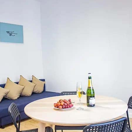 Daire Spacious With 3 Meter Ceilings, Powisle, The Old Town