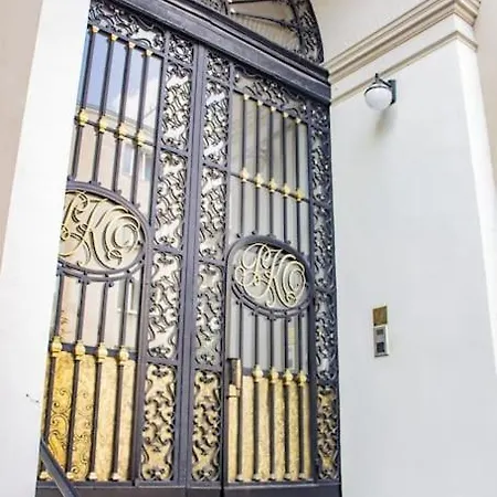 Spacious With 3 Meter Ceilings, Powisle, The Old Town