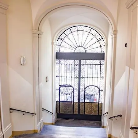 Apartment Spacious With 3 Meter Ceilings, Powisle, The Old Town