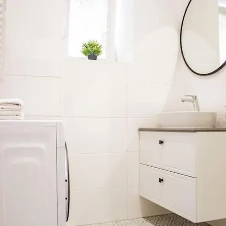 Spacious With 3 Meter Ceilings, Powisle, The Old Town Warszawa