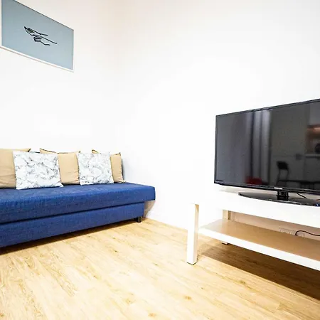 Spacious With 3 Meter Ceilings, Powisle, The Old Town *