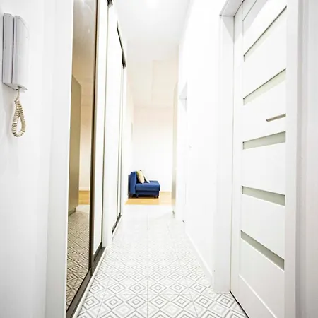 Spacious With 3 Meter Ceilings, Powisle, The Old Town *