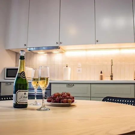 Spacious With 3 Meter Ceilings, Powisle, The Old Town Apartment Warschau